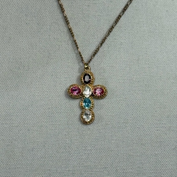 Elegant Gold Cross Pendant Necklace - Picture 2 of 5